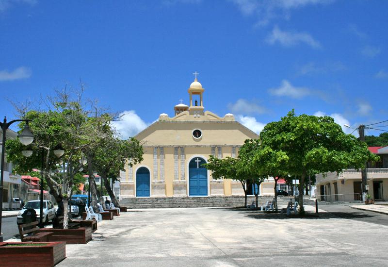 Place Félix Eboué - Capesterre de M.G. : l'église Sainte-Anne