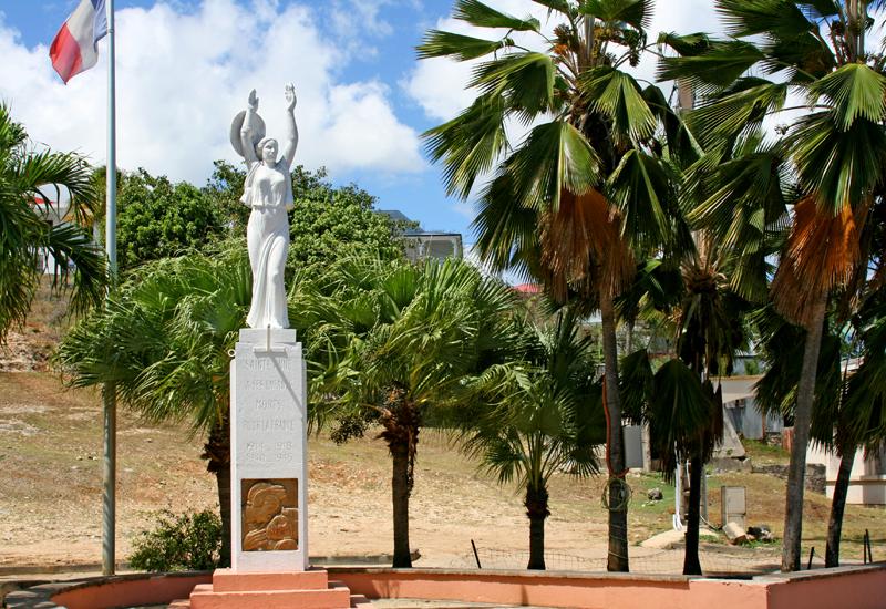 Sainte-Anne, monument aux morts, dans un site spécialement aménagé