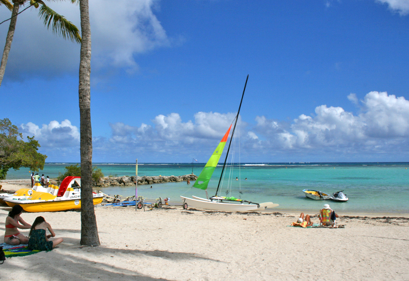 Base nautique - Saint-François, Guadeloupe. Un plan d'eau bien protégé