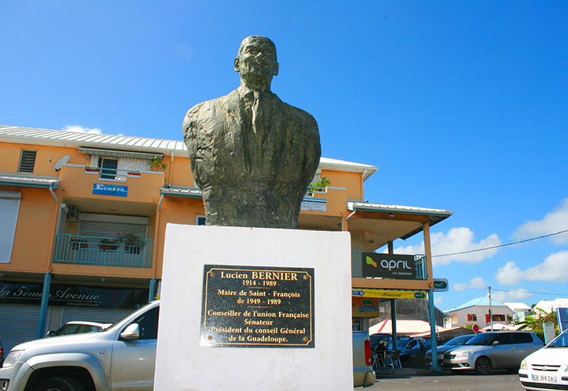 Saint-François, Guadeloupe. Buste de Lucien Bernier