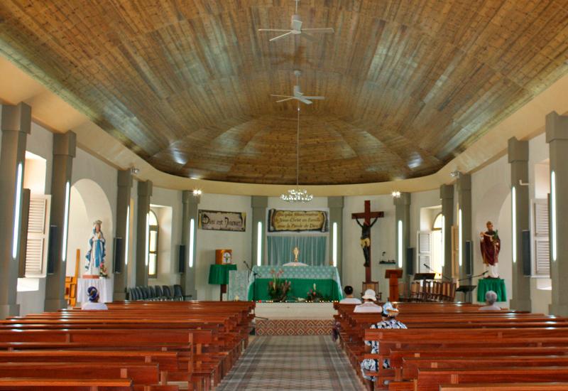Guadeloupe, ville d'Anse-Bertrand, Eglise Saint-Denis, la nef