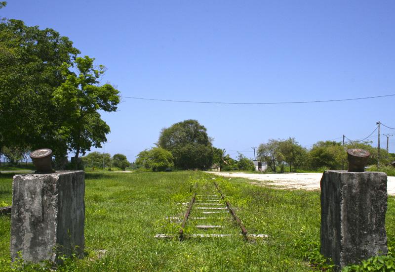Petit-Canal (Guadeloupe) - Usine de Duval. Le transport se faisait par voie ferrée