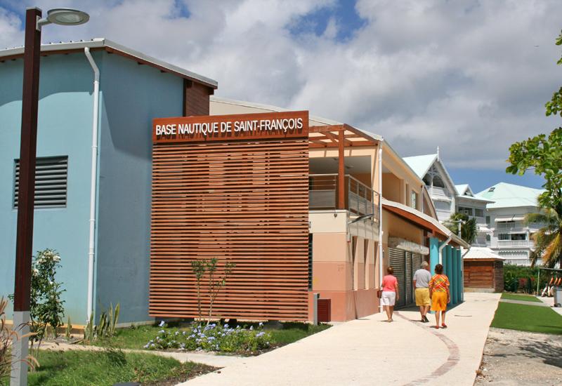La bâtiment récemment inauguré de la Base nautique de Saint-Francois La bâtiment récemment inauguré de la Base nautique de Saint-Francois