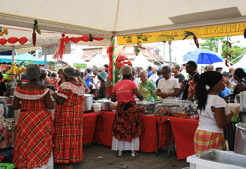 La Place accueille de nombreuses manifestations, ici la traditionnelle fête du crabe
