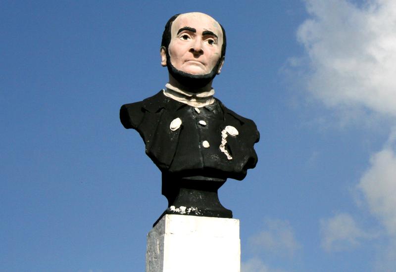 Buste de Victor Schœlcher - Morne-A-l'Eau, Guadeloupe : le visage d'un homme de conviction