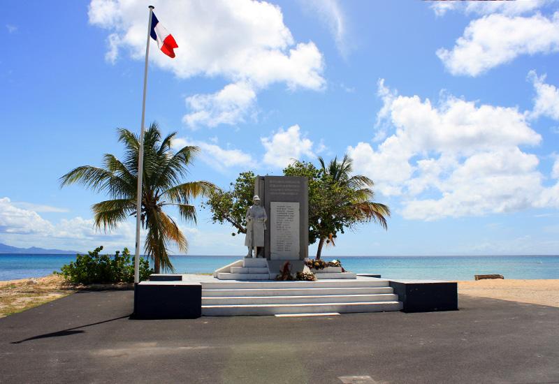 Port-Louis, monument aux morts, en bord de mer, rue Achille René-Boisneuf