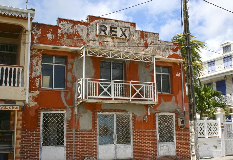 Port-Louis, ancien cinéma Rex, façade donnant sur la rue Schœlcher