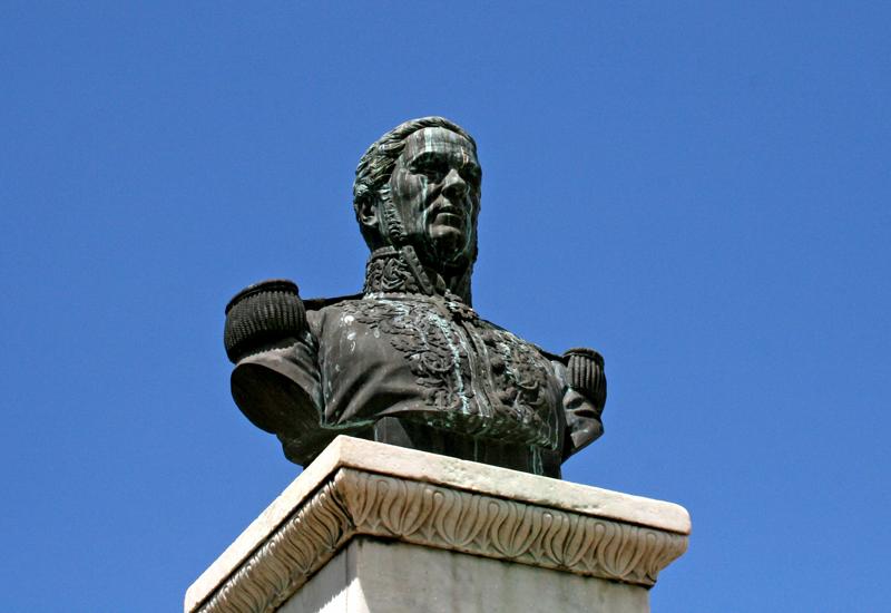 Buste en bronze du contre-amiral Gourbeyre