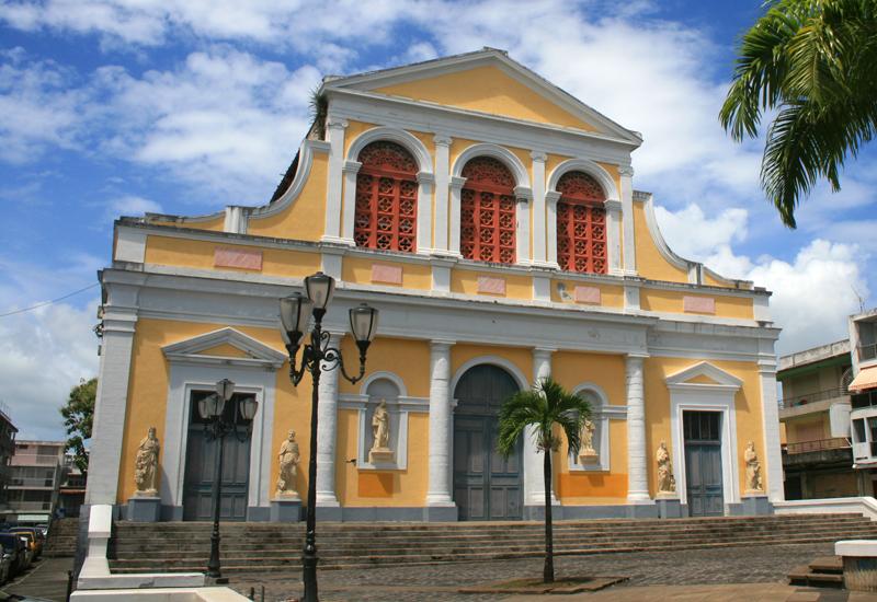 Pointe-à-Pitre, Guadeloupe. Eglise Saint-Pierre et Saint-Paul. Façade donnant sur la Place Gourbeyre
