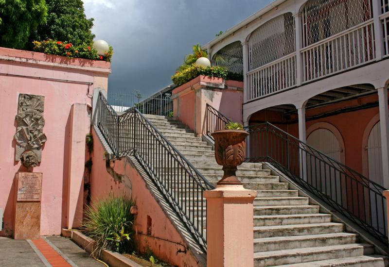 Pointe-à-Pitre, le lycée Carnot, escalier monumental