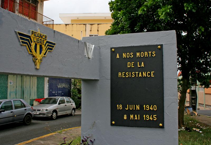 Pointe-à-Pitre, Place Camille Desmoulins : hommages aux résistants guadeloupéens
