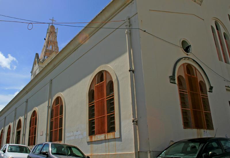 Eglise Notre-Dame de Lourdes. Bas-côté, fenêtres en arcades