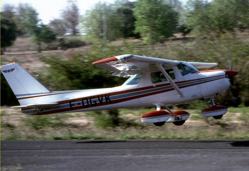 Aérodrome de Saint-François : décollage d'un Cessna 150
