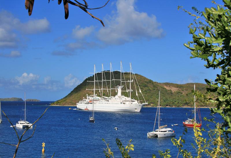 Baie des Saintes, Guadeloupe : les bateaux de croisières viennent y mouiller