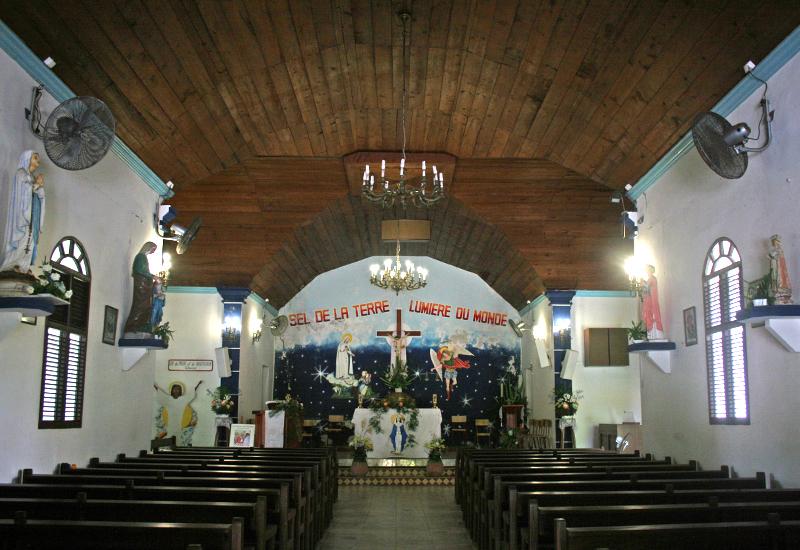 Église N.D. de l'Assomption, Terre-de-Haut, Guadeloupe. Nef et chœur magnifiquement lambrissés