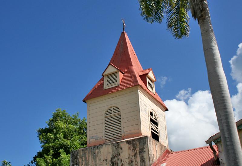 Notre-Dame du bon secours, île de La Désirade. Beau clocher en bois