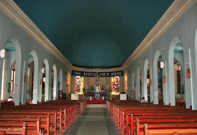 Eglise de l'Immaculée Conception : nef centrale, collatéraux et chœur