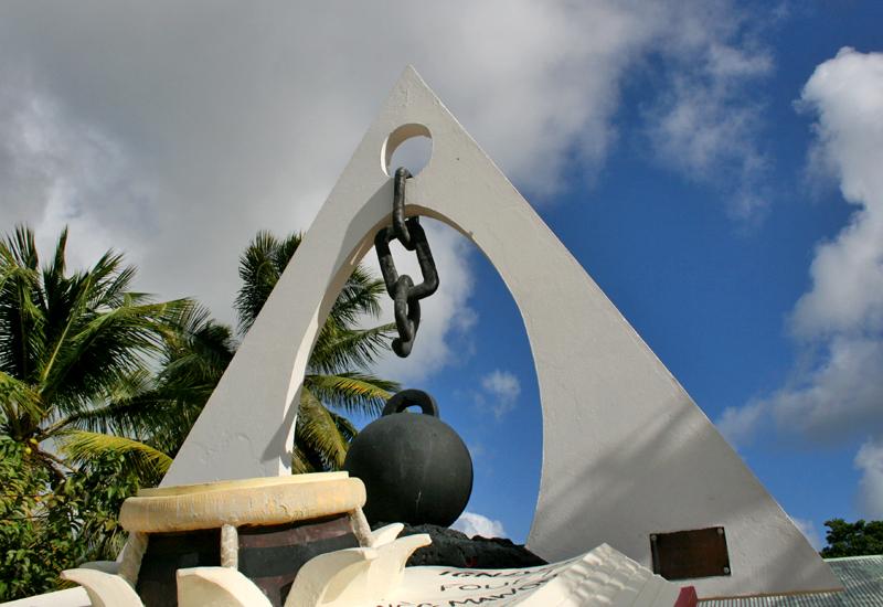 Saint-François, monument à la mémoire des esclaves, chaîne brisée, message de liberté