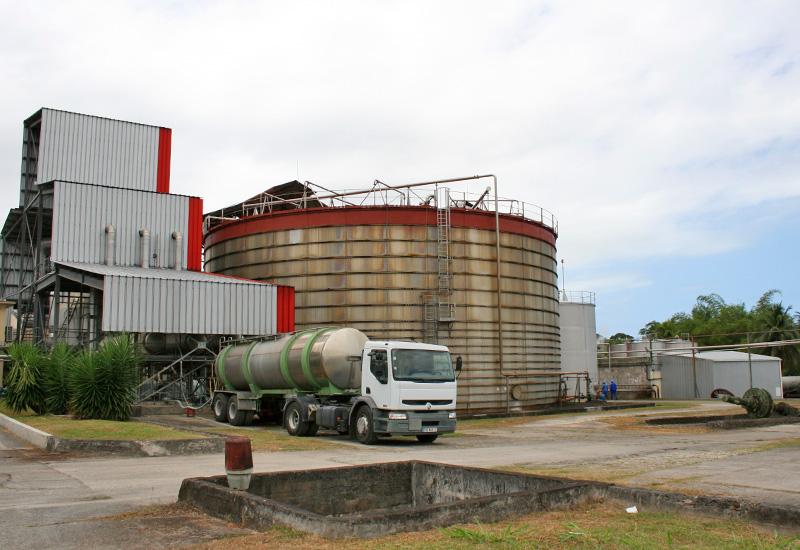 La vinasse que génère l'usine est traitée par le méthaniseur La vinasse que génère l'usine est traitée par le méthaniseur