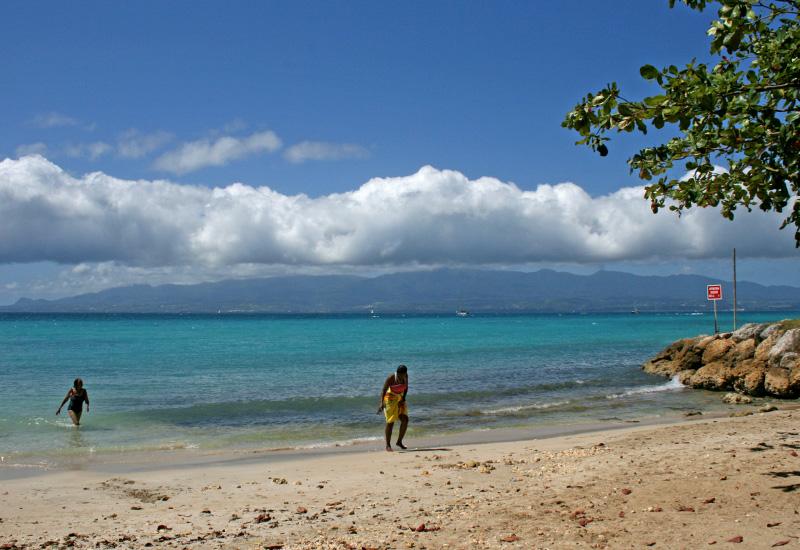 Plage de l'Anse Tabarin - Le Gosier : un plan d'eau idéal pour la baignade
