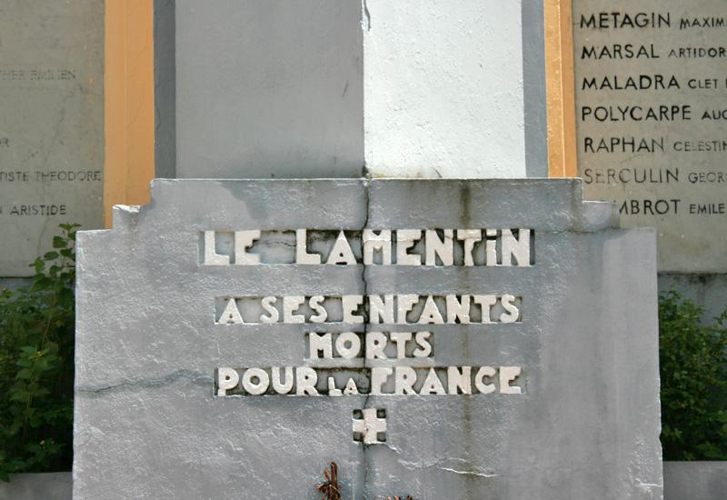 Cette inscription rappelle que les Lamentinois sont tombés en tant que citoyens français
