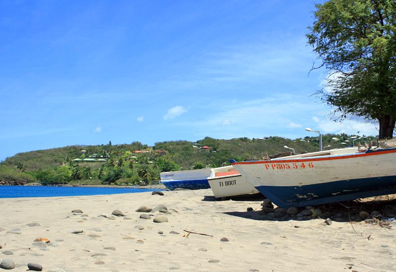 Anse Ferry, Deshaies, Guadeloupe. Canots de pêcheurs