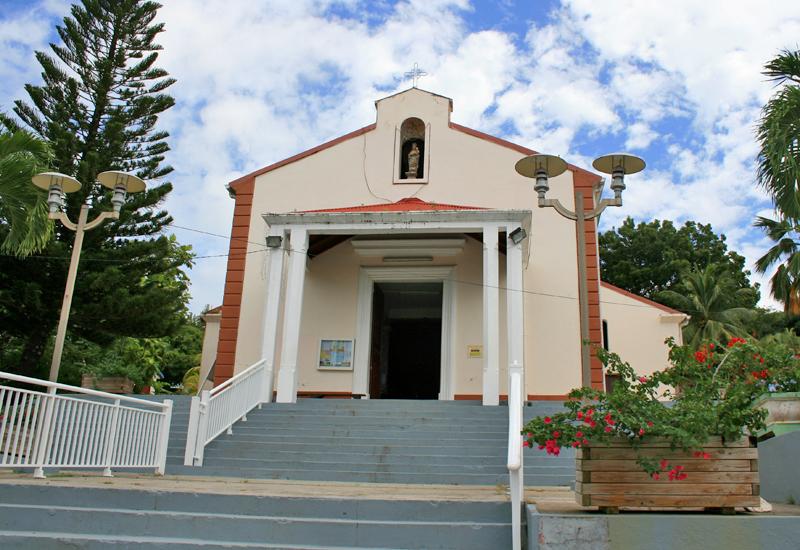 Eglise Saint-Pierre et Saint-Paul - Deshaies (Guadeloupe) : simplicité des lignes