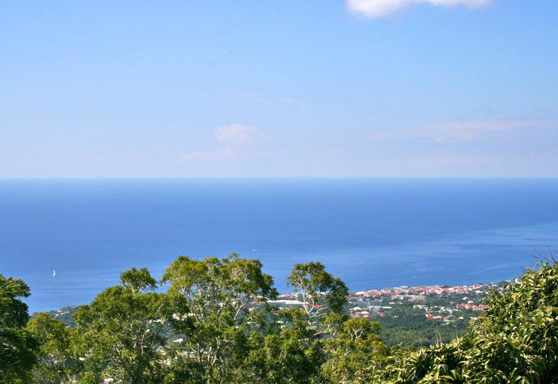 Plateau du Palmiste à Gourbeyre, vue sur la mer des Caraïbes depuis l'habitation Pavillon