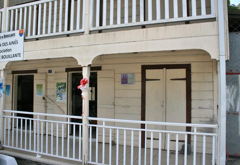 Bouillante, ancienne mairie. Réunions et célébrations s'y tiennent régulièrement avec l'association Bouillante, ancienne mairie. Réunions et célébrations s'y tiennent régulièrement avec l'association