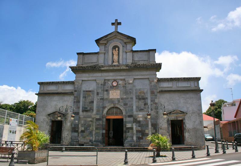 Eglise Notre-Dame du Mont Carmel, Basse-Terre. La façade de style néo-classique
