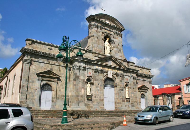 Cathédrale Notre-Dame de Guadeloupe, les statues de Marie, saint-Pierre et saint-Paul