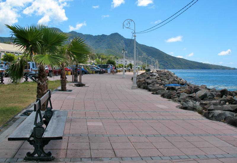 Front de mer - Basse-Terre en Guadeloupe : un lieu de promenade très apprécié au bord de la mer des Caraïbes