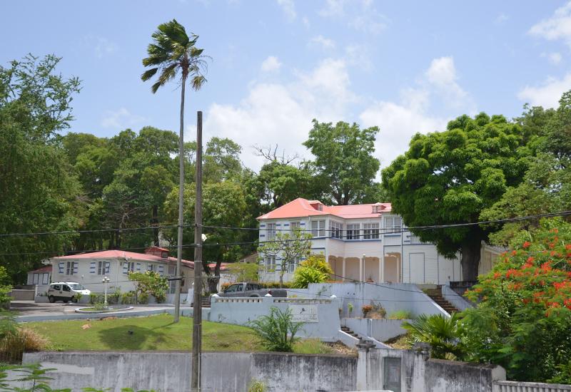 Maison des Aînés - Basse-Terre. Imposante maison créole