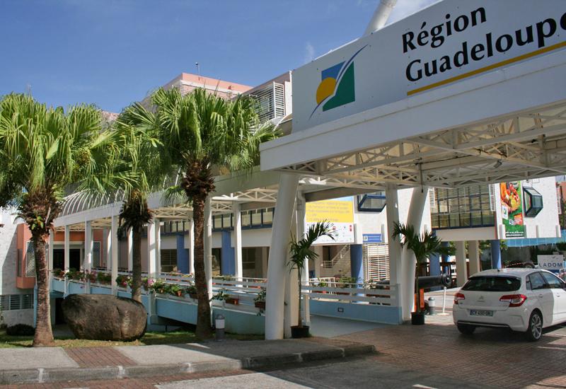 Conseil régional de la Guadeloupe, galerie extérieure