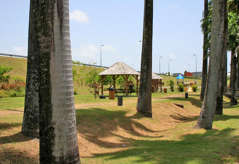 Espace de loisirs de l'Allée Dumanoir - Capesterre Belle-Eau, Guadeloupe : un lieu de détente