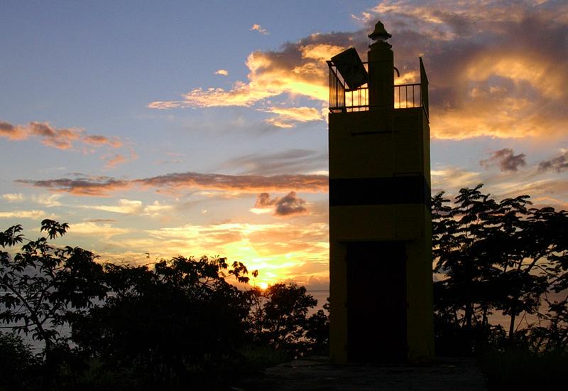 Le phare de la Pointe de l'Anse, privilégié pour les couchers de soleil