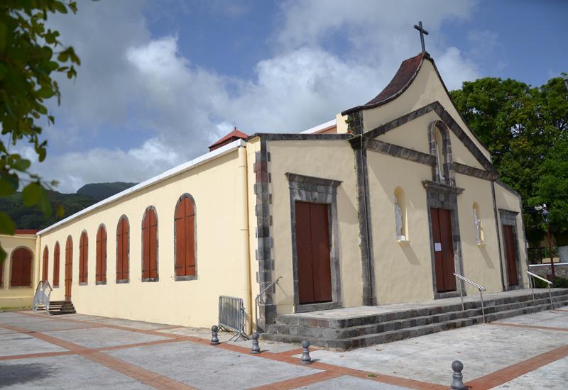Eglise Saint-Augustin - Saint-Claude, Guadeloupe : façade inspirée des édifices d'Amérique latine. 