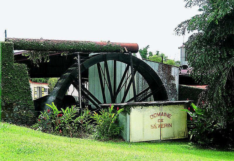 Domaine de Séverin - Sainte-Rose : la roue à aubes Domaine de Séverin - Sainte-Rose : la roue à aubes