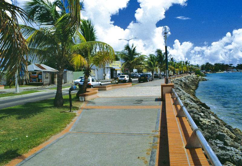 Front de Mer à Sainte-Anne, Guadeloupe : Avenue Hégésippe Ibéné