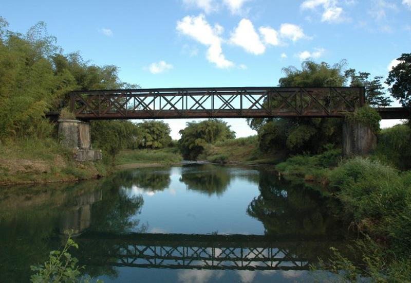 Pont Moko - Sainte-Rose : enjambant la Grande Rivière à Goyaves