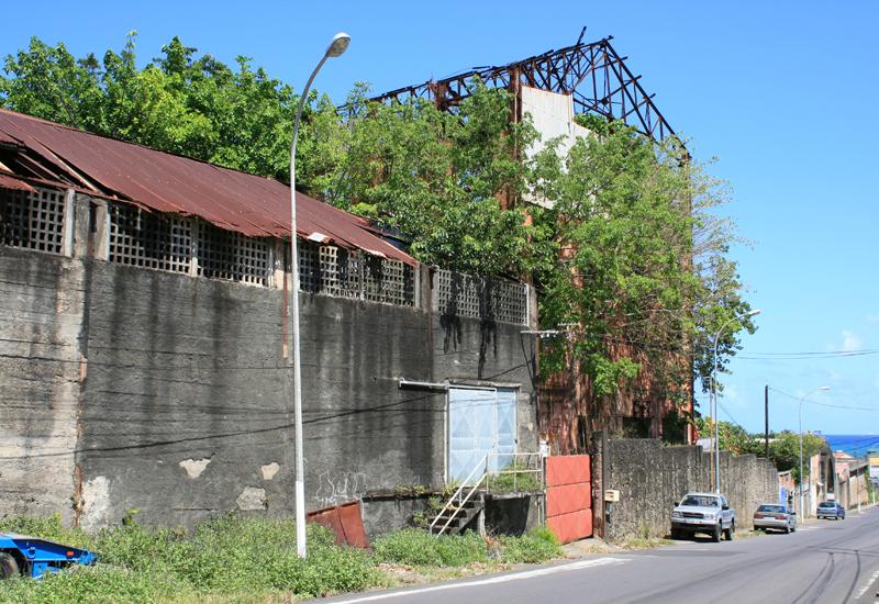L'ancienne usine Marquisat donne sur la D3, route de Routhiers