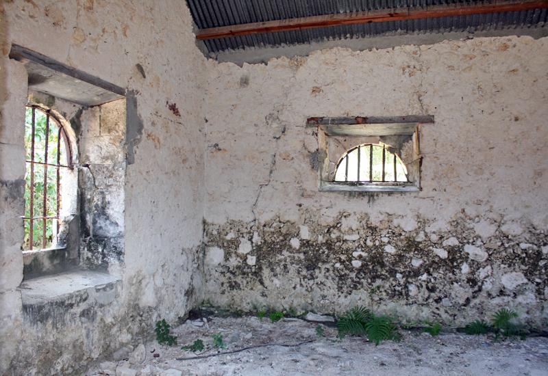 Ancienne prison d'Anse-Bertrand, Guadeloupe  : intérieur d'un cachot