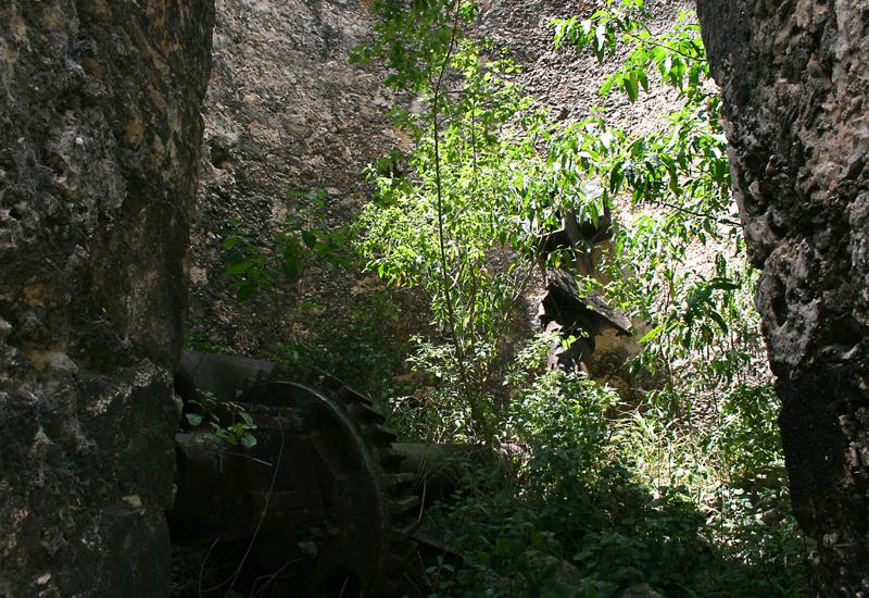 Moulin de Budan, commune d'Anse-Bertrand. Une partie du mécanisme est encore là