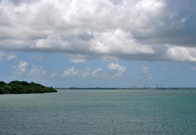 Le Petit Cul-de-Sac Marin. A gauche, la Pointe à Bacchus, au fond, la ZAC de Jarry Le Petit Cul-de-Sac Marin. A gauche, la Pointe à Bacchus, au fond, la ZAC de Jarry