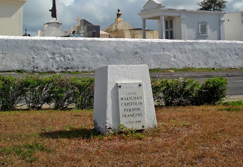 Ville du Moule. Stèle commémorant les émeutes du 14 février 1952